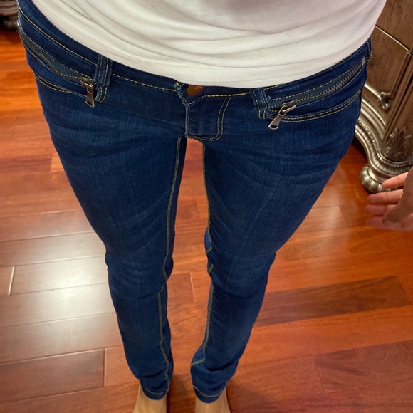 NWOT Outfitters Low Rise Dark Skinny Jeans 26 - Picture 2 of 8